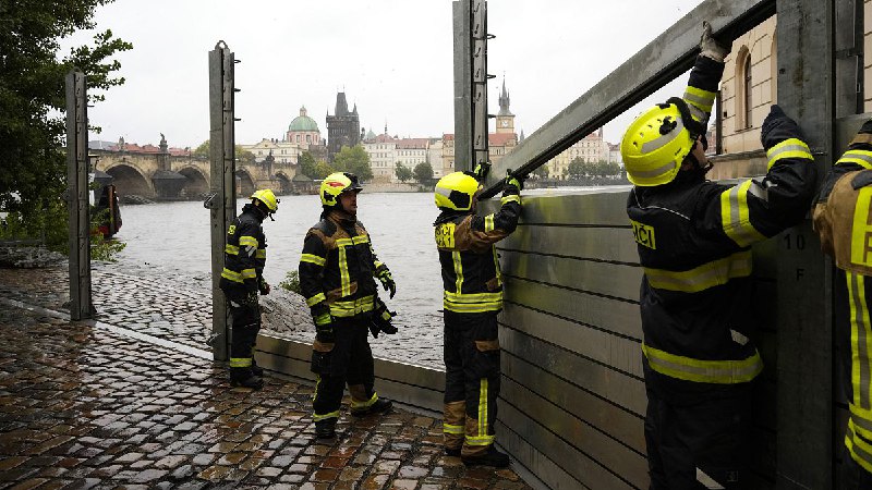 [Mitteleuropa bereitet sich auf schwere Überschwemmungen vor](https://de.euronews.com/my-europe/2024/09/14/mitteleuropa-bereitet-sich-auf-schwere-uberschwemmungen-vor)