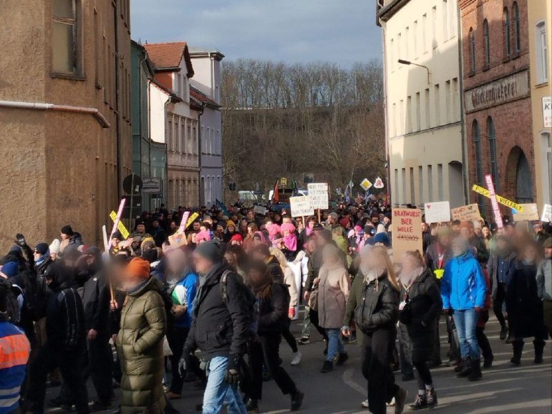 Heute sind einfach mehrere Tausend Menschen …