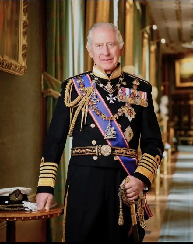 Представлен новый официальный портрет Короля Чарльза …