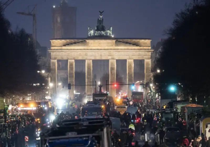 Kein guter Tag für die Ampel-Koalition in Berlin: Die Bauern werden aufmarschieren, wie immer gut organisiert. Vom Brandenburger Tor bis …
