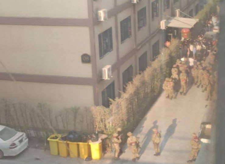 克伦邦，苗瓦迪镇一些在该地区工作的缅甸人告诉仰光时报，边防军正在 Shwekakol **搜寻人口贩卖的受害者。**