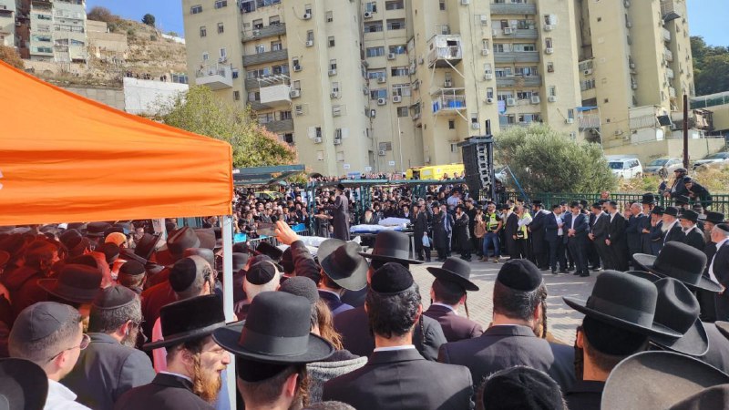 הונדערטער אידן האבן היינט באגלייט למנוחת …