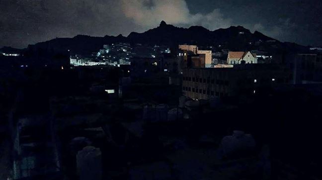 عدن في الظلام بعد نفاد وقود …