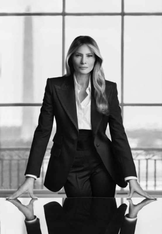 ***📸*** Official portrait of First Lady …