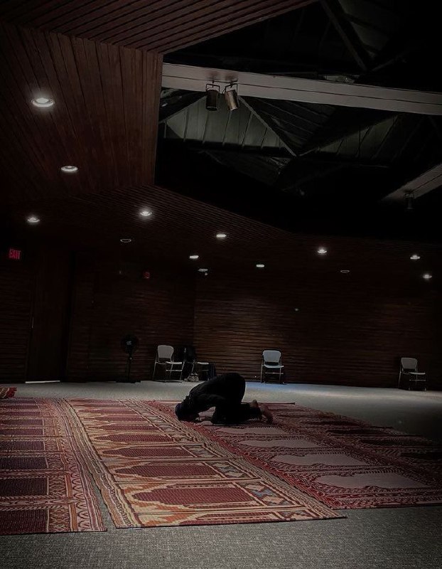 ‏وكُلُّ باب وإن طالـتْ مغالِقُهُ