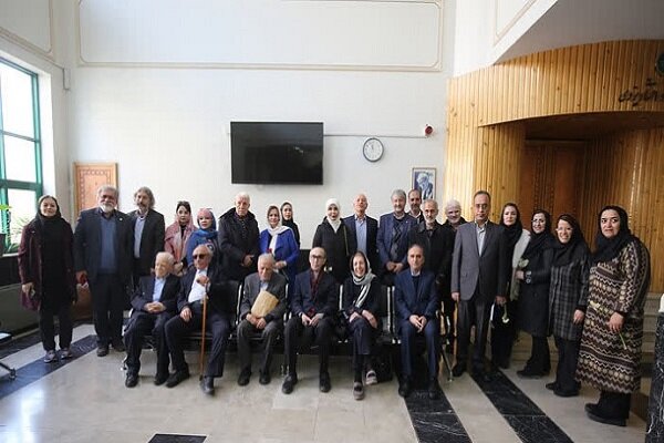 [***?***](http://mehrnews.com/x36D4g) **بازگشت هیئت مؤلفان لغت‌نامه به …