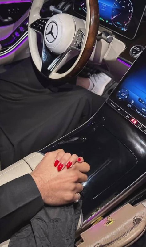 -لك في عيوني بيت وديار وأوطان.