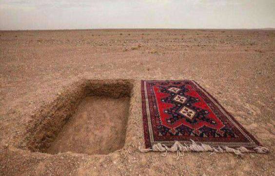 أشتَهي قَبْرًا …