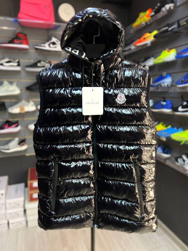 Завоз жилеток MONCLER