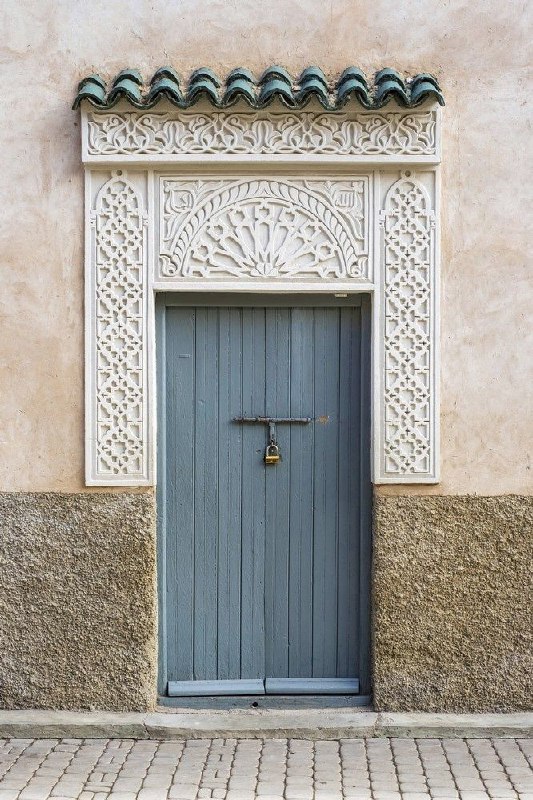 " مَن أفَلتَ عَينهُ أُتلِفَ قَلبَهُ …