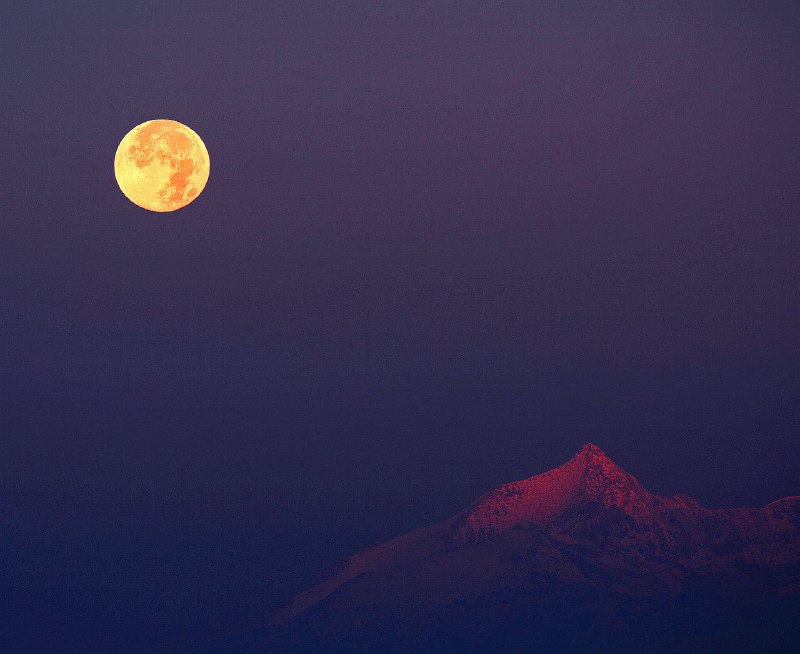 [The Hunter's Moon](https://x.com/NASA/status/1846588026811527528)